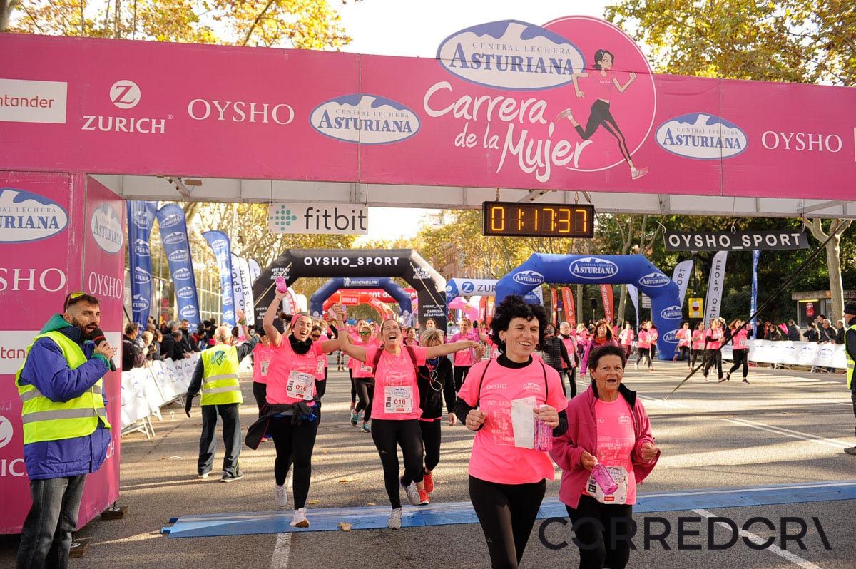 Llegada de la Carrera de la Mujer de Barcelona (ARCO IZQUIERDO 52)