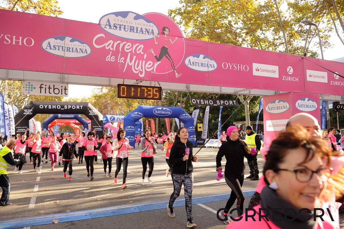 Llegada de la Carrera de la Mujer de Barcelona (ARCO IZQUIERDO 52)