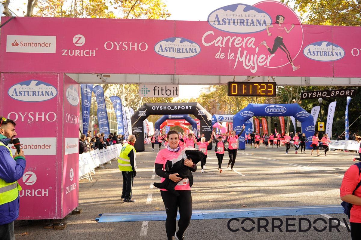 Llegada de la Carrera de la Mujer de Barcelona (ARCO IZQUIERDO 51)