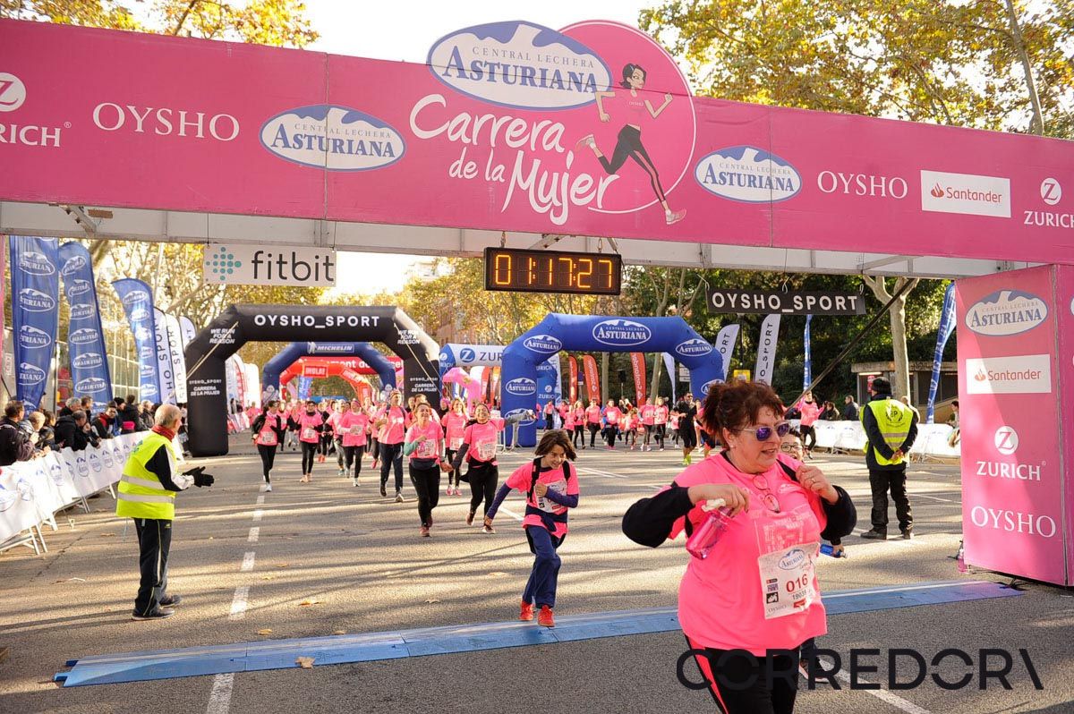 Llegada de la Carrera de la Mujer de Barcelona (ARCO IZQUIERDO 51)