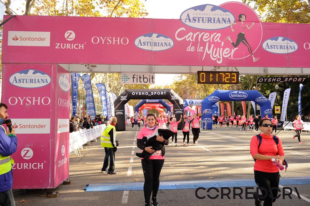 Llegada de la Carrera de la Mujer de Barcelona (ARCO IZQUIERDO 51)