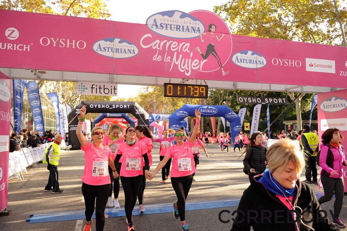 Llegada de la Carrera de la Mujer de Barcelona (ARCO IZQUIERDO 52)