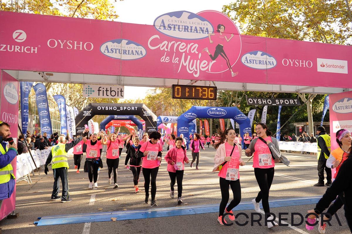 Llegada de la Carrera de la Mujer de Barcelona (ARCO IZQUIERDO 52)