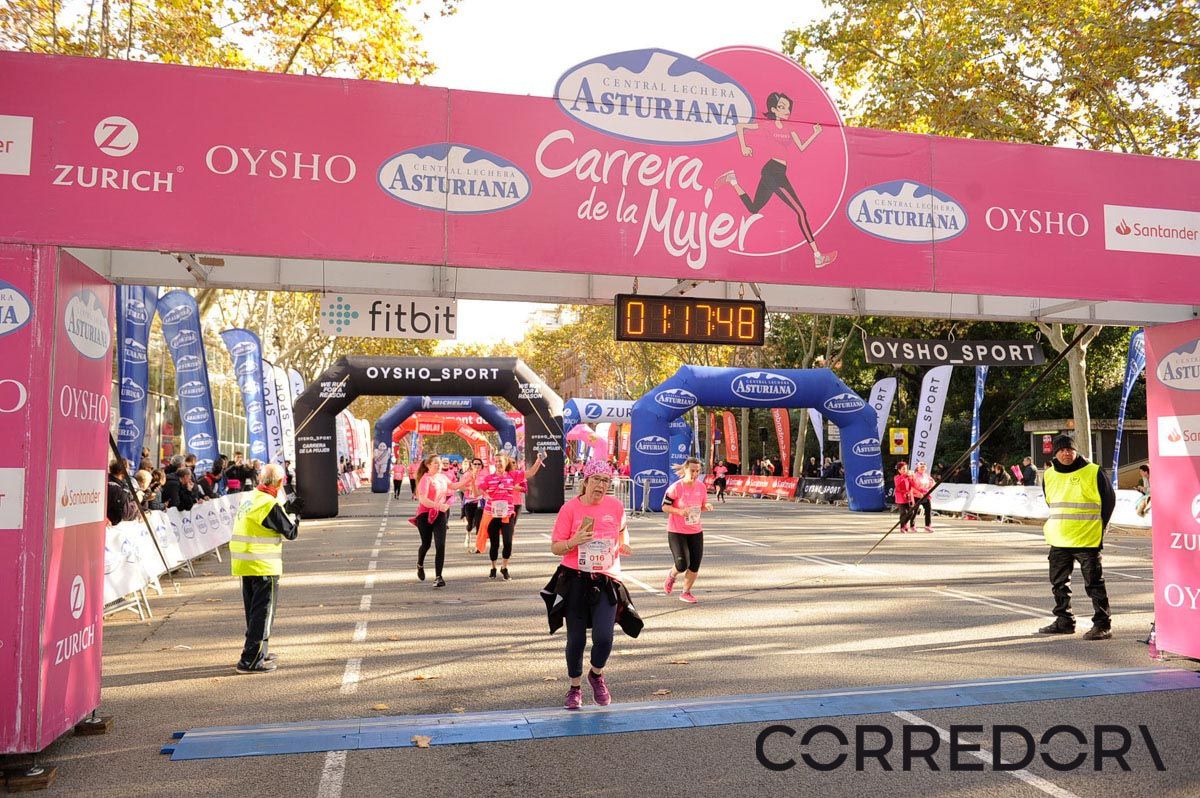 Llegada de la Carrera de la Mujer de Barcelona (ARCO IZQUIERDO 52)