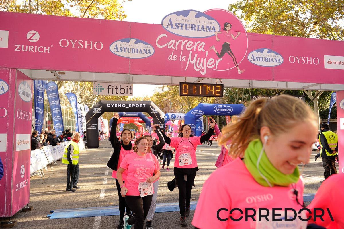 Llegada de la Carrera de la Mujer de Barcelona (ARCO IZQUIERDO 52)