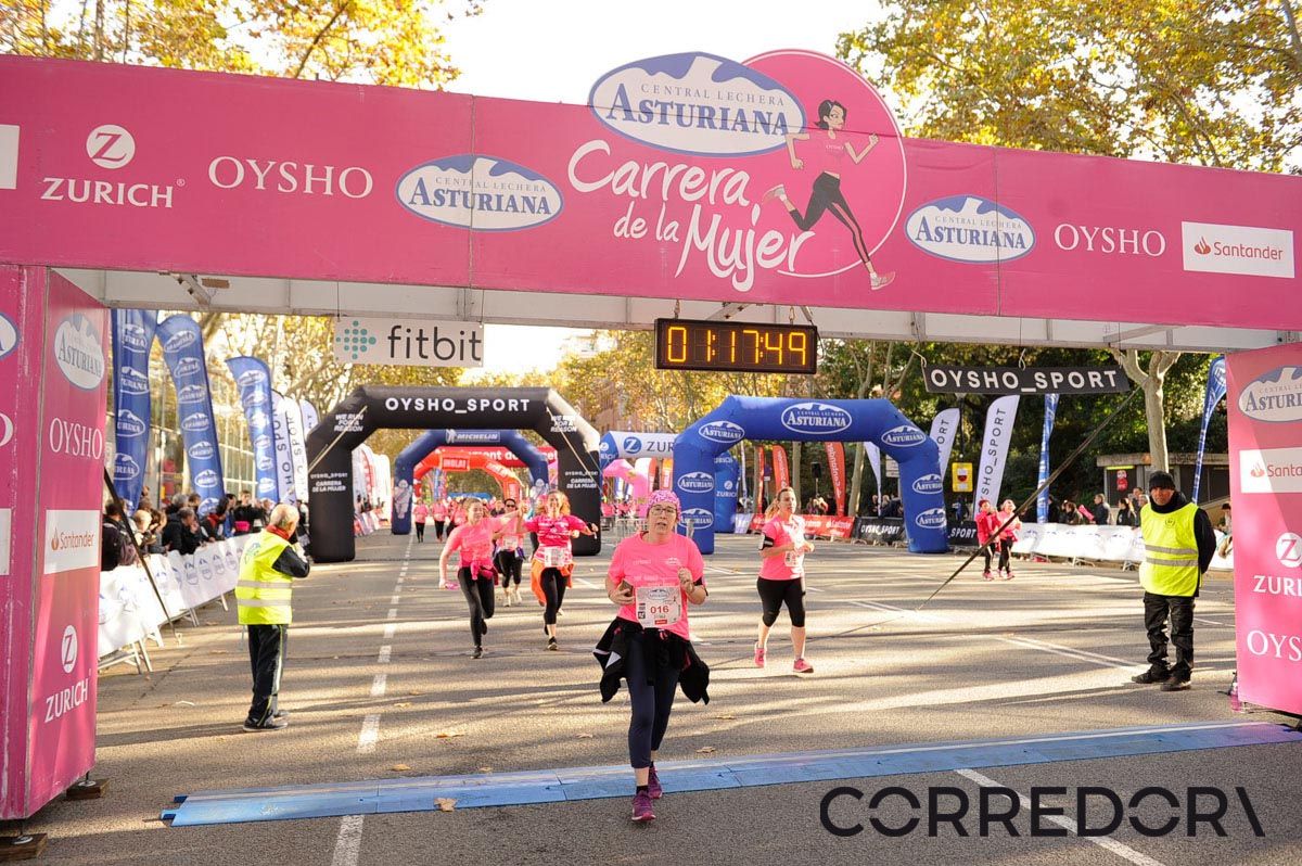 Llegada de la Carrera de la Mujer de Barcelona (ARCO IZQUIERDO 52)