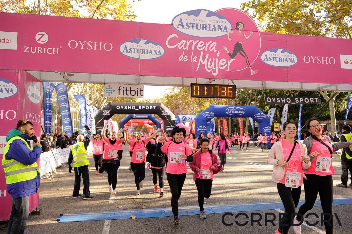 Llegada de la Carrera de la Mujer de Barcelona (ARCO IZQUIERDO 52)