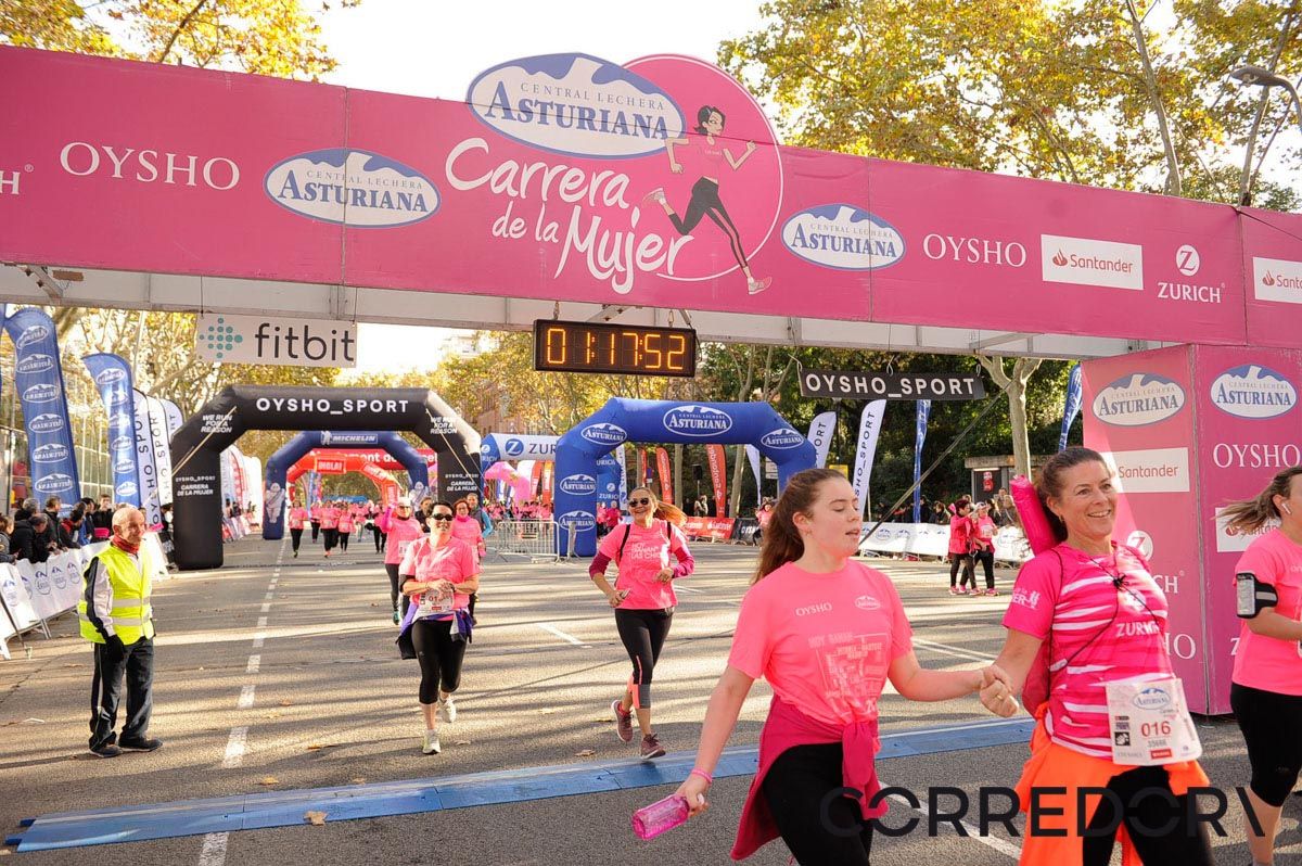 Llegada de la Carrera de la Mujer de Barcelona (ARCO IZQUIERDO 52)