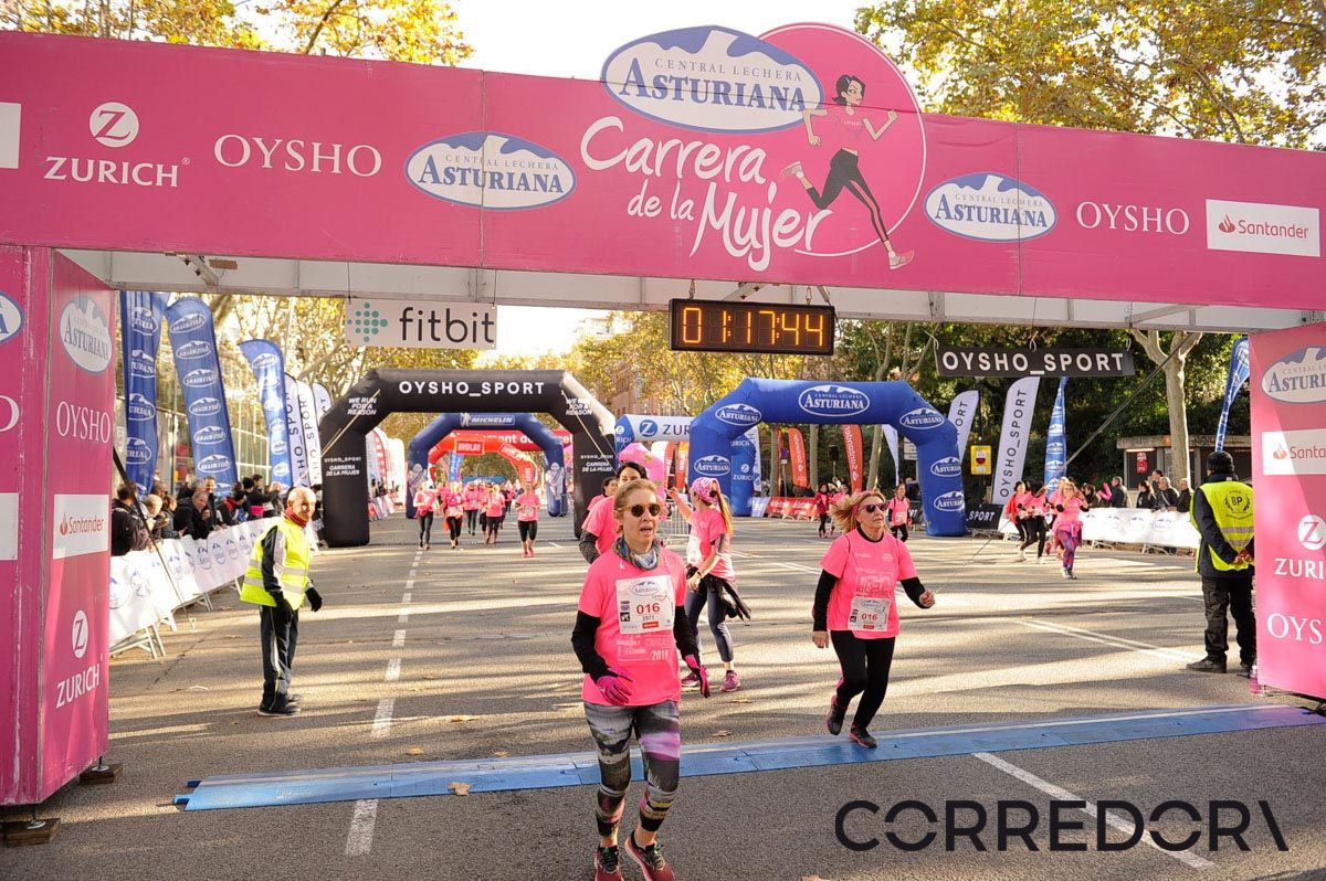 Llegada de la Carrera de la Mujer de Barcelona (ARCO IZQUIERDO 52)