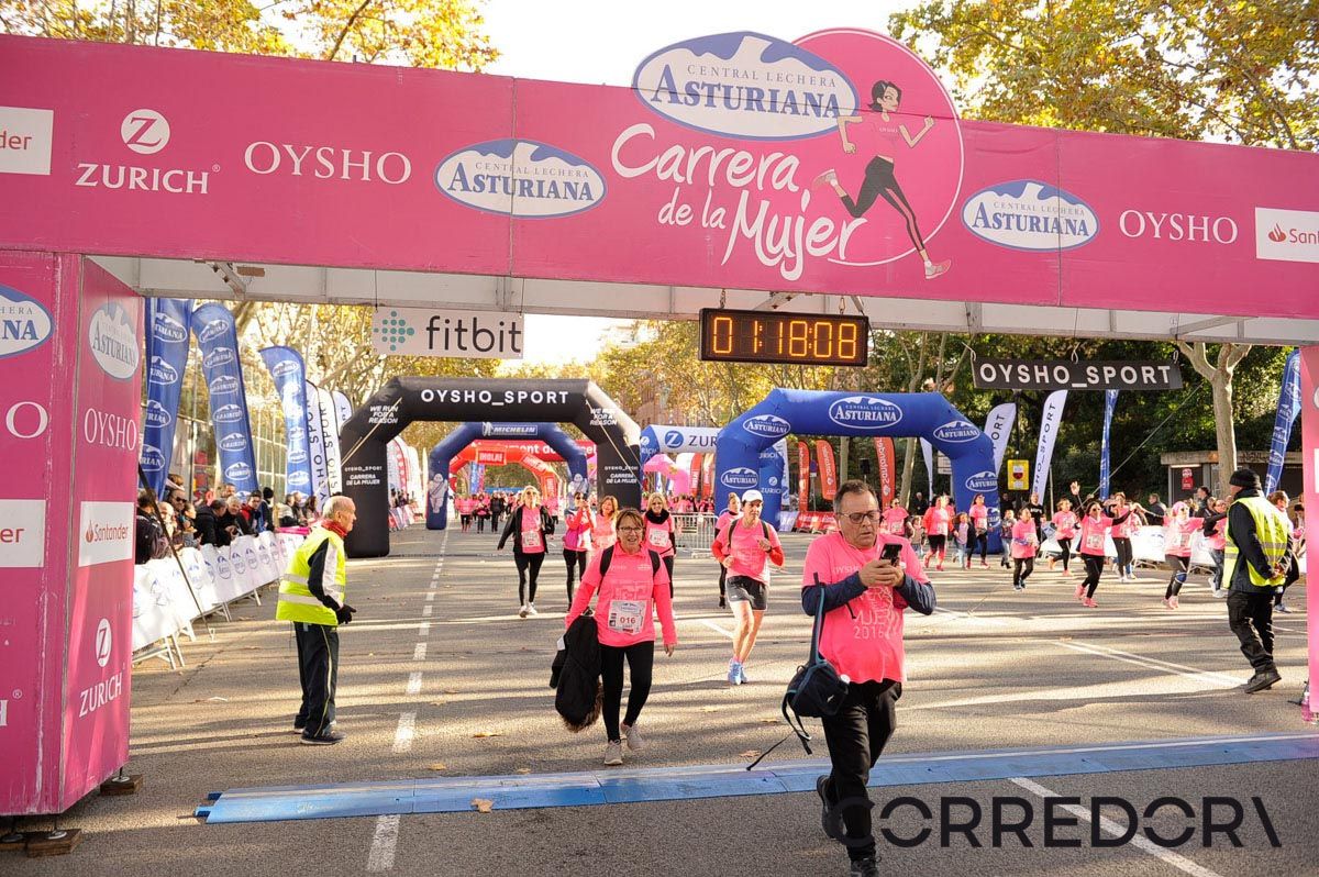 Llegada de la Carrera de la Mujer de Barcelona (ARCO IZQUIERDO 53)