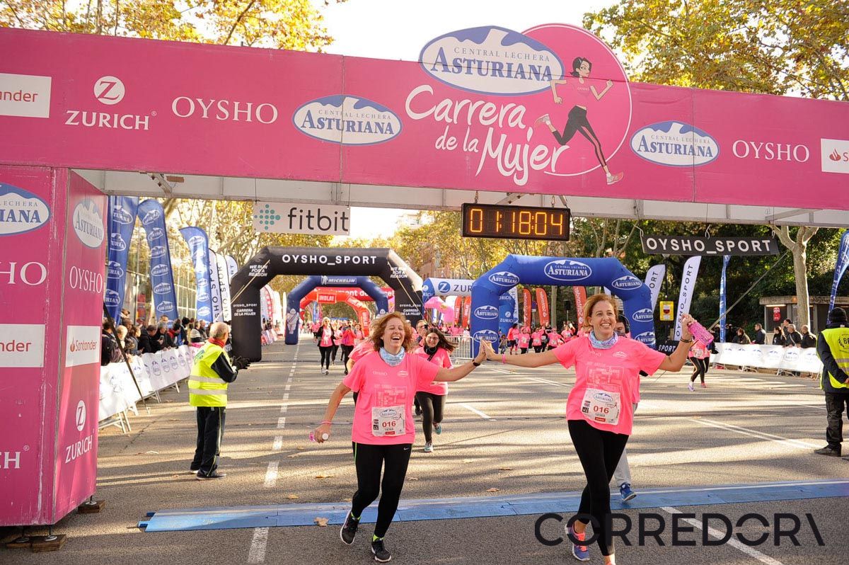 Llegada de la Carrera de la Mujer de Barcelona (ARCO IZQUIERDO 52)