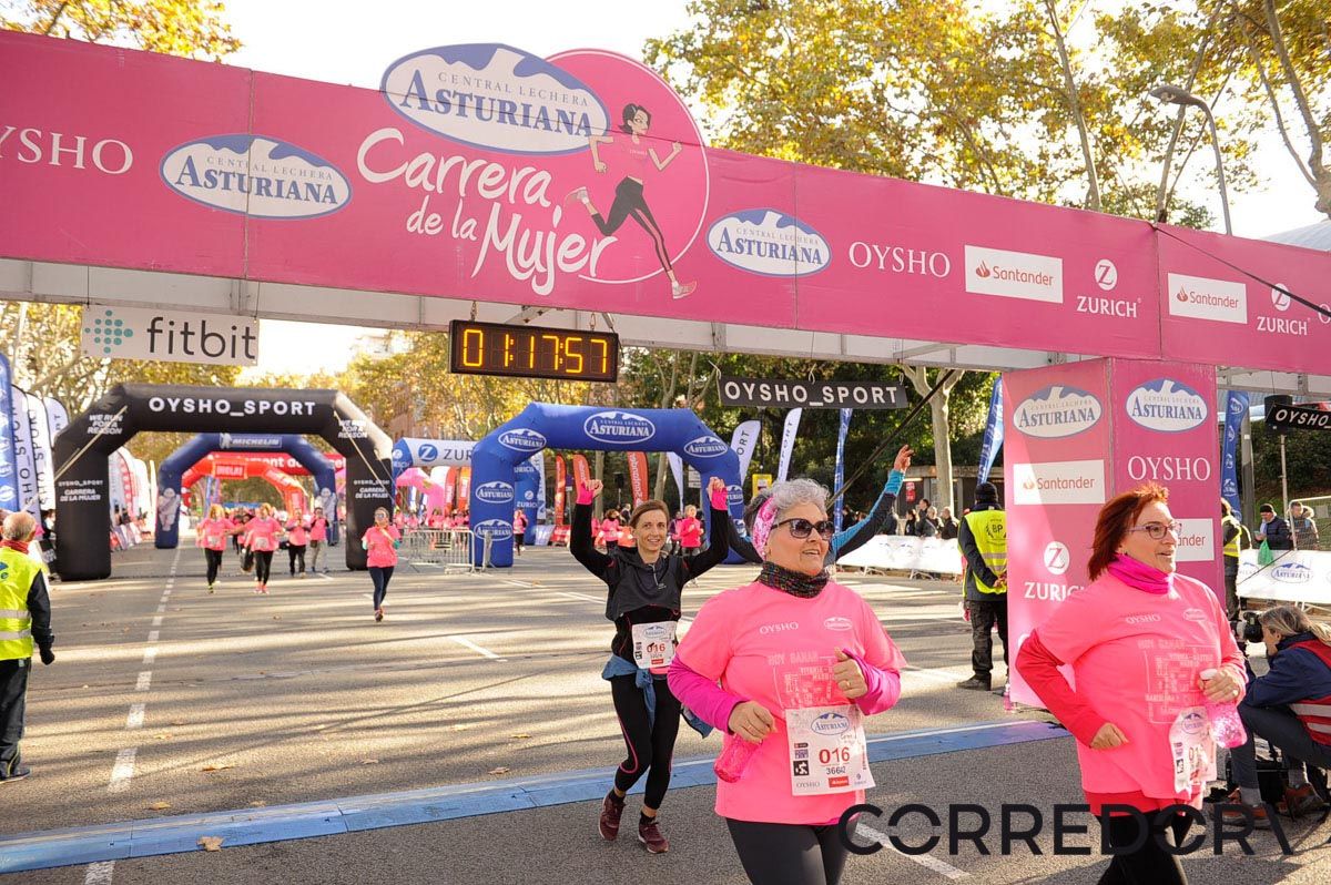 Llegada de la Carrera de la Mujer de Barcelona (ARCO IZQUIERDO 52)