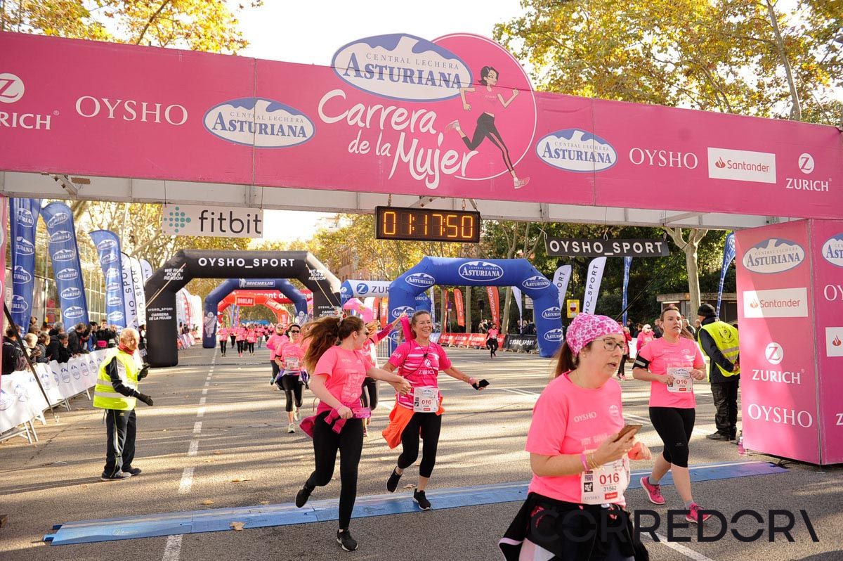 Llegada de la Carrera de la Mujer de Barcelona (ARCO IZQUIERDO 52)