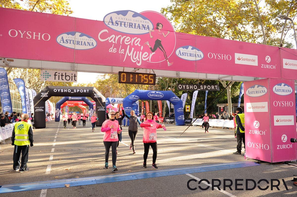 Llegada de la Carrera de la Mujer de Barcelona (ARCO IZQUIERDO 52)