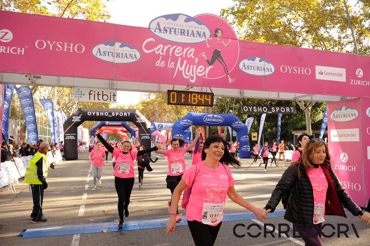 Llegada de la Carrera de la Mujer de Barcelona (ARCO IZQUIERDO 53)
