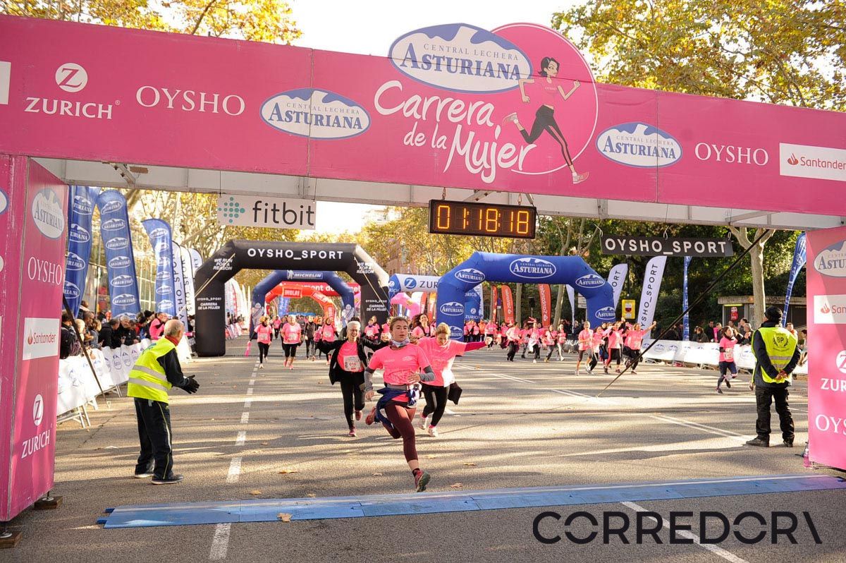 Llegada de la Carrera de la Mujer de Barcelona (ARCO IZQUIERDO 53)
