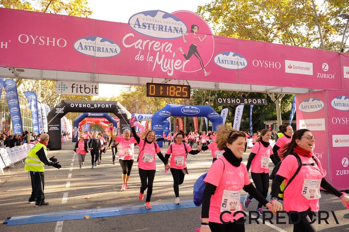 Llegada de la Carrera de la Mujer de Barcelona (ARCO IZQUIERDO 53)