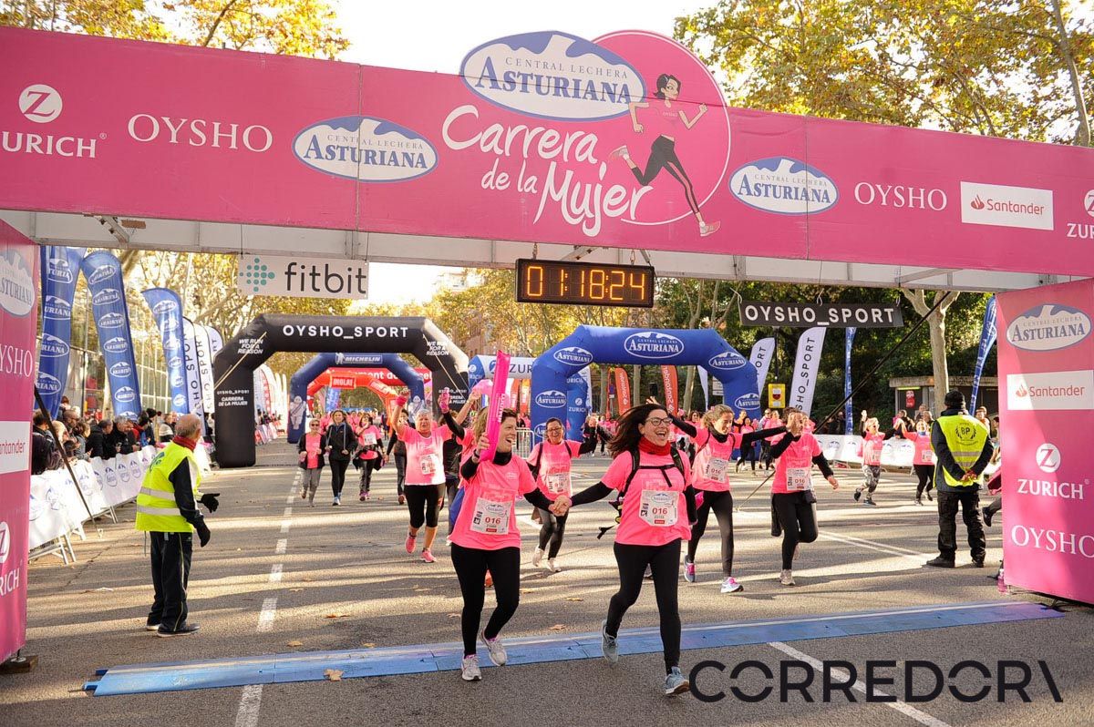 Llegada de la Carrera de la Mujer de Barcelona (ARCO IZQUIERDO 53)