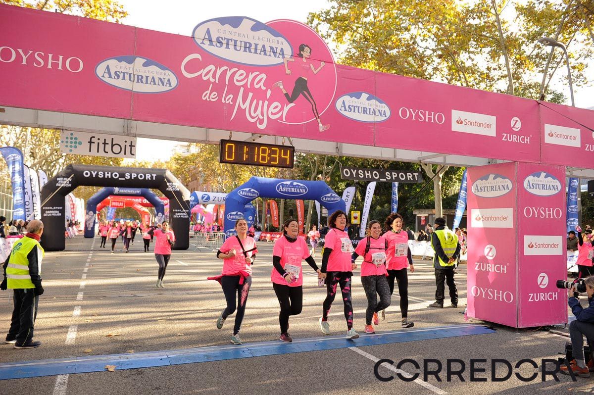Llegada de la Carrera de la Mujer de Barcelona (ARCO IZQUIERDO 53)