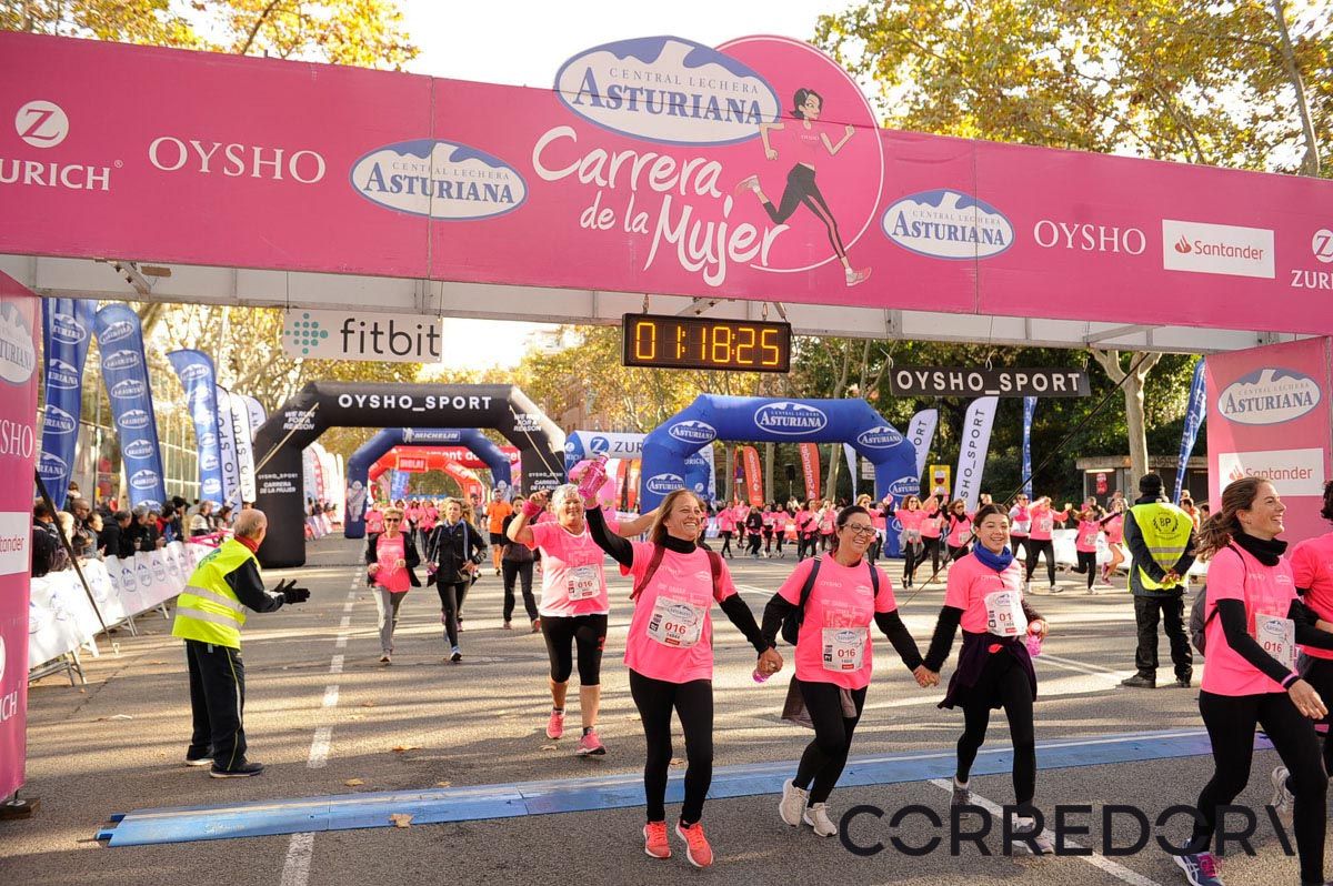 Llegada de la Carrera de la Mujer de Barcelona (ARCO IZQUIERDO 53)