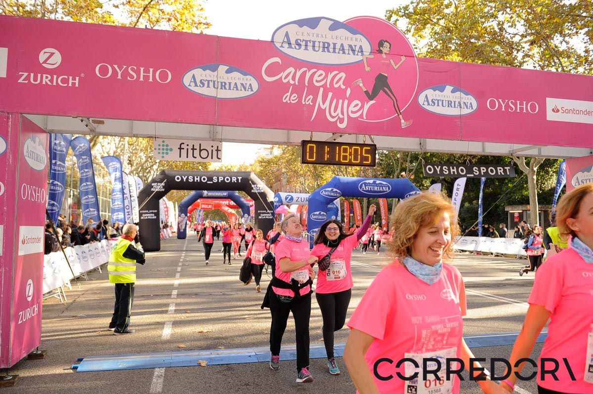 Llegada de la Carrera de la Mujer de Barcelona (ARCO IZQUIERDO 53)