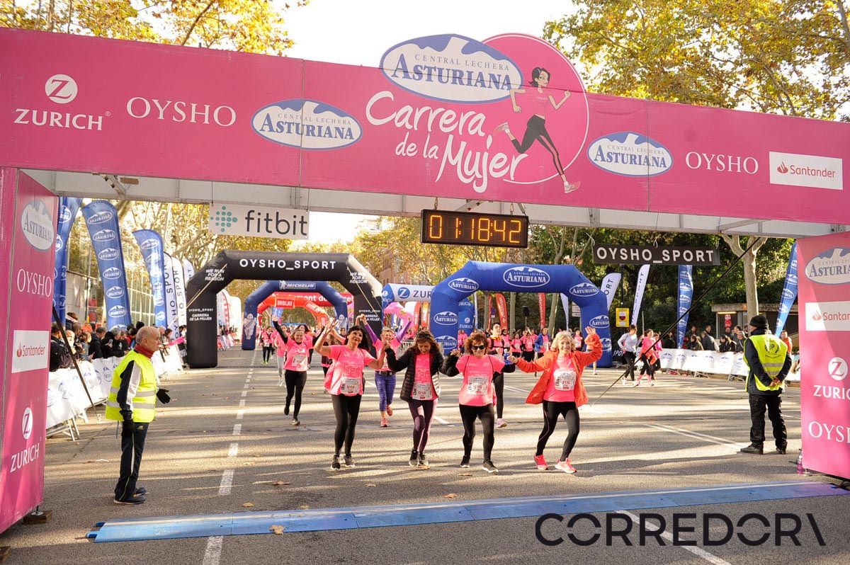 Llegada de la Carrera de la Mujer de Barcelona (ARCO IZQUIERDO 53)