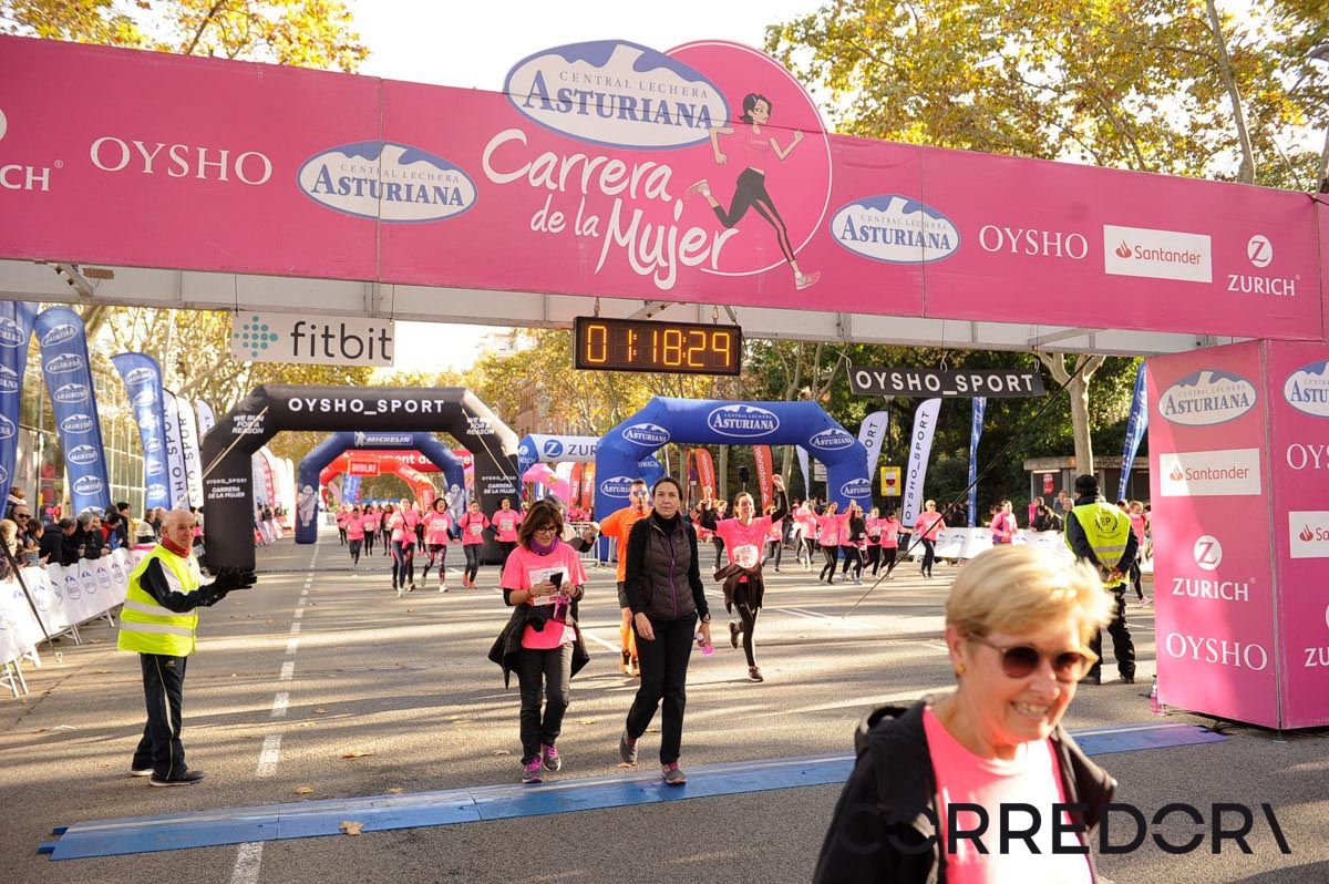 Llegada de la Carrera de la Mujer de Barcelona (ARCO IZQUIERDO 53)