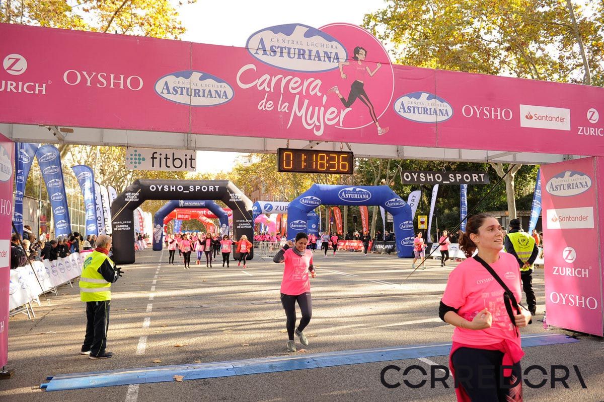 Llegada de la Carrera de la Mujer de Barcelona (ARCO IZQUIERDO 53)