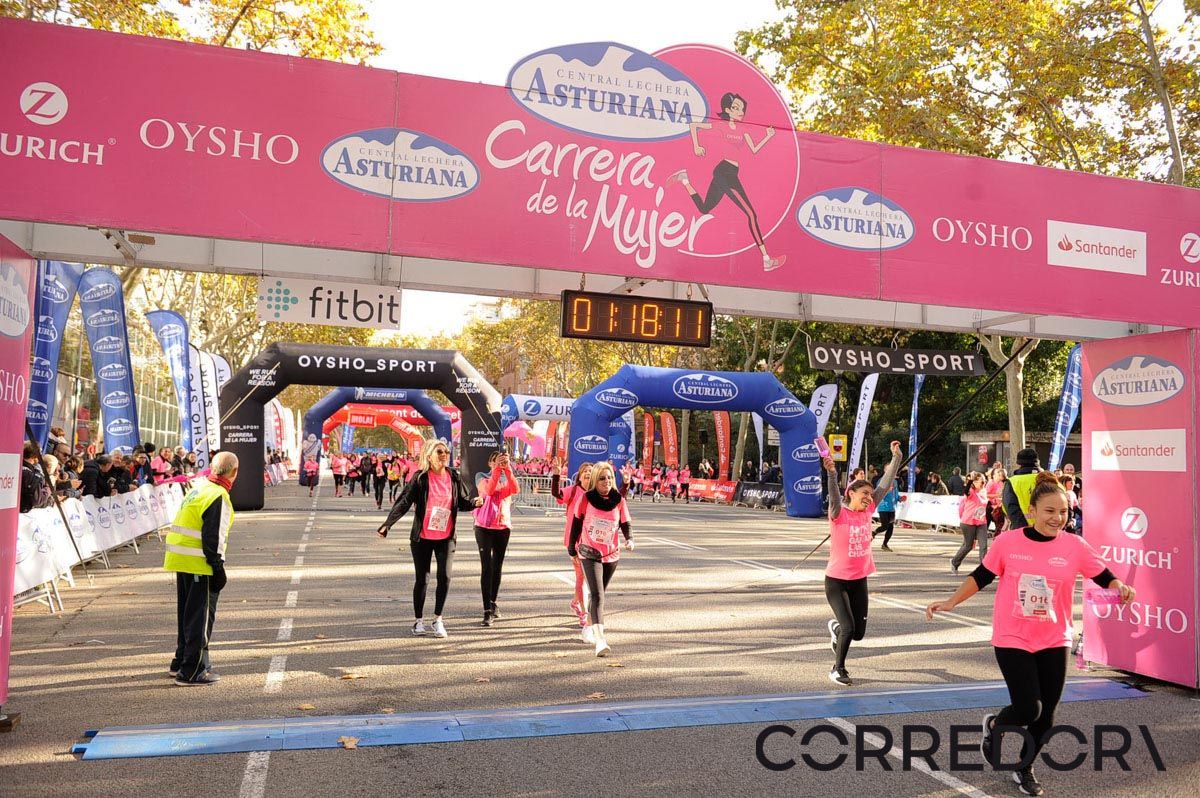 Llegada de la Carrera de la Mujer de Barcelona (ARCO IZQUIERDO 53)