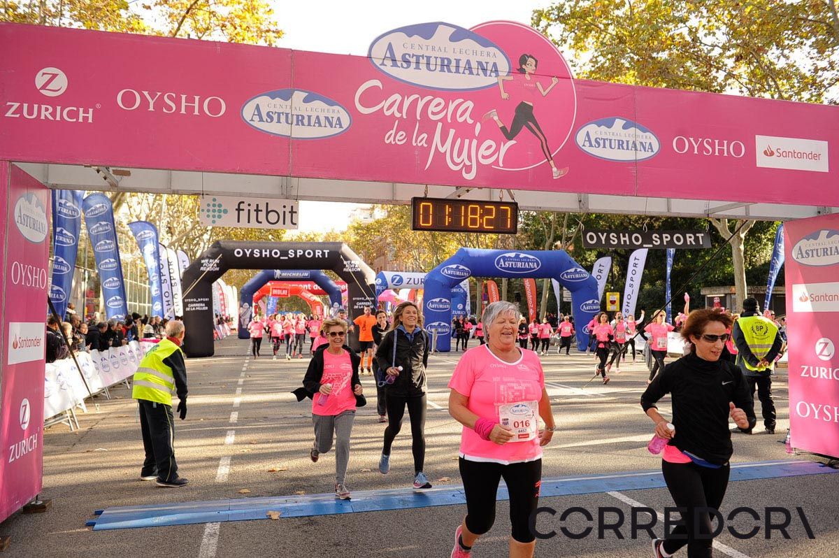 Llegada de la Carrera de la Mujer de Barcelona (ARCO IZQUIERDO 53)