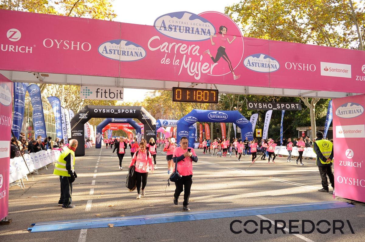 Llegada de la Carrera de la Mujer de Barcelona (ARCO IZQUIERDO 53)