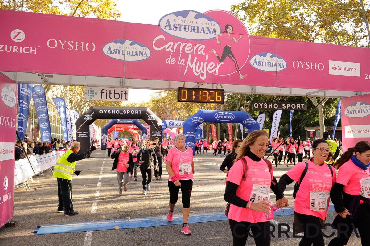 Llegada de la Carrera de la Mujer de Barcelona (ARCO IZQUIERDO 53)