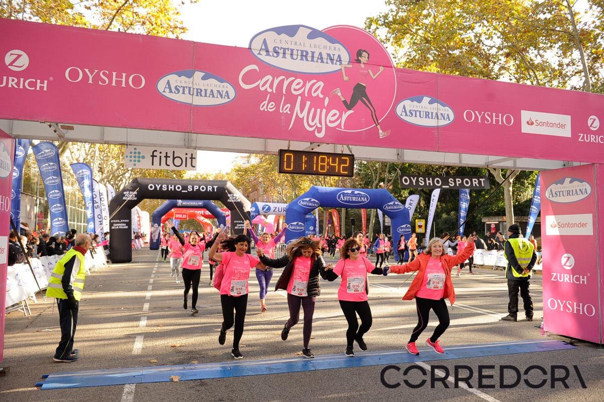Llegada de la Carrera de la Mujer de Barcelona (ARCO IZQUIERDO 53)