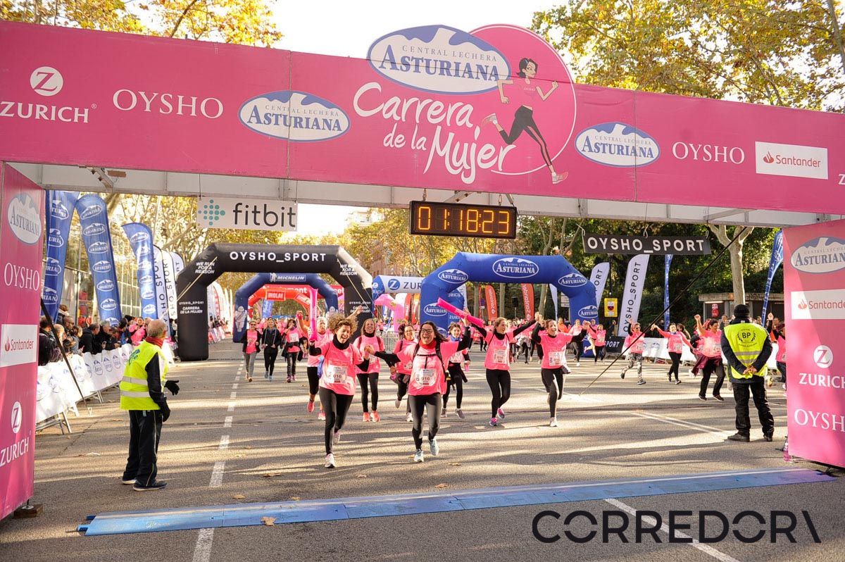 Llegada de la Carrera de la Mujer de Barcelona (ARCO IZQUIERDO 53)