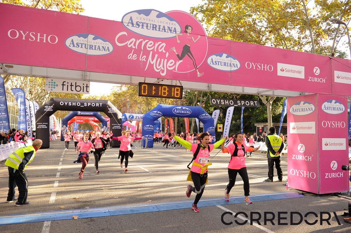 Llegada de la Carrera de la Mujer de Barcelona (ARCO IZQUIERDO 53)