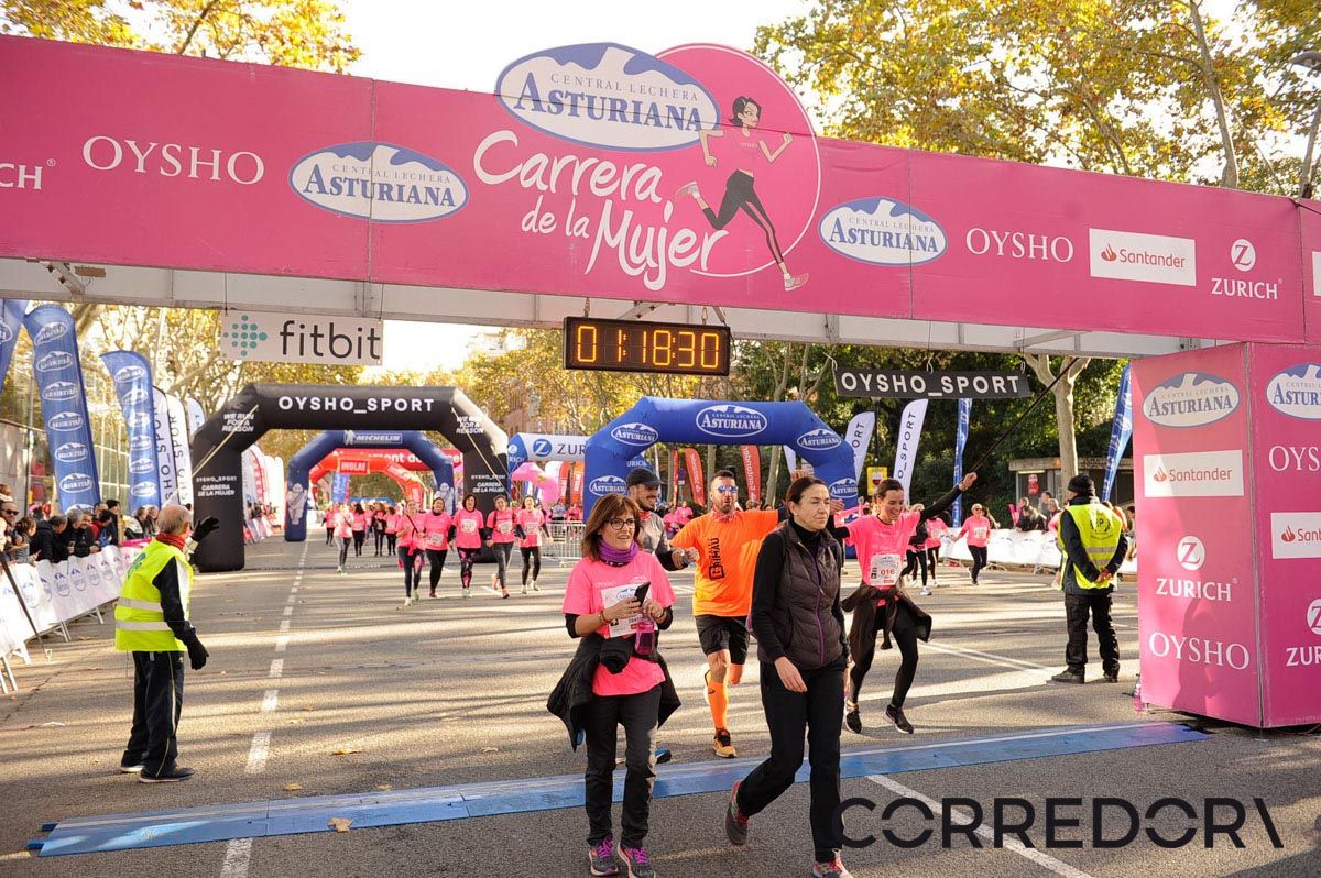 Llegada de la Carrera de la Mujer de Barcelona (ARCO IZQUIERDO 53)