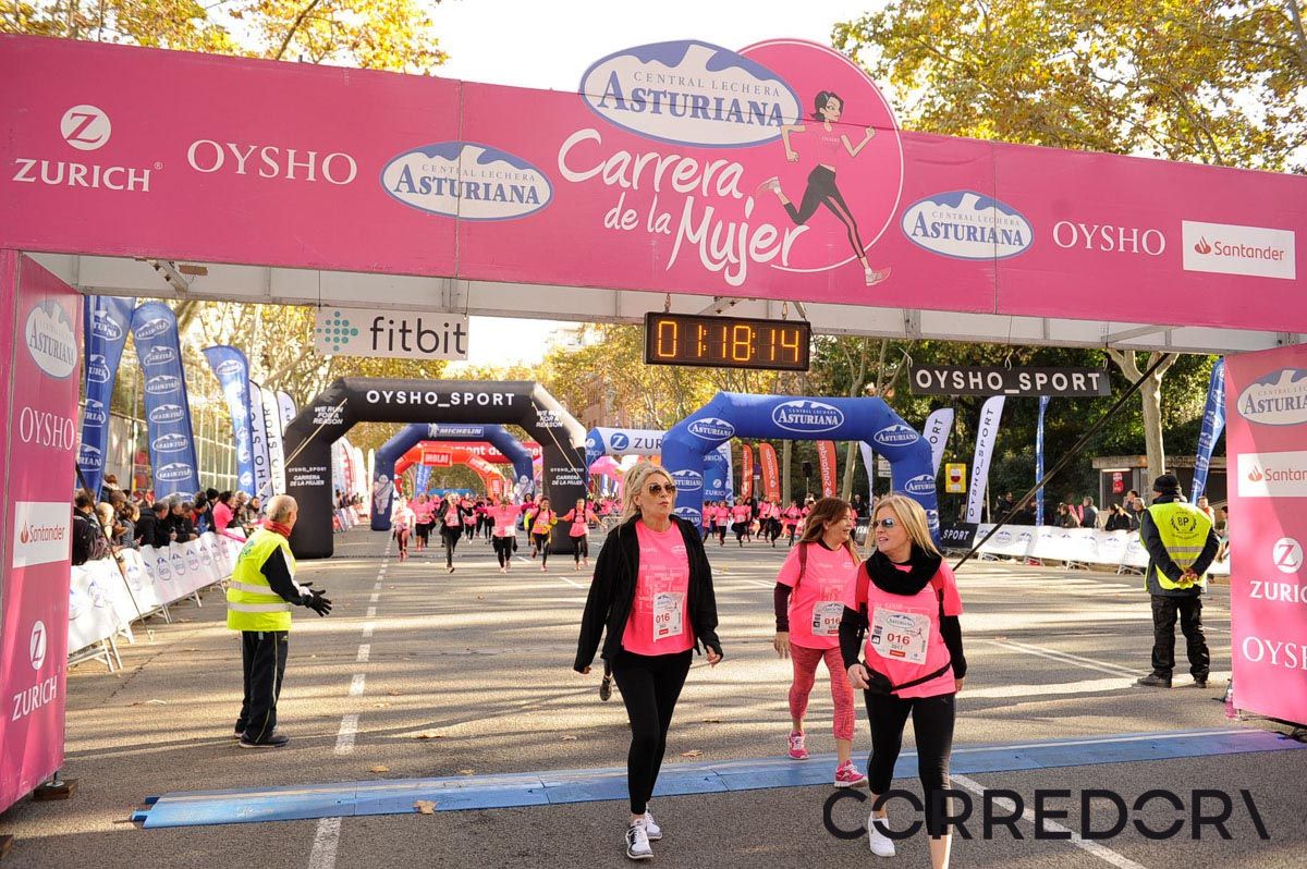 Llegada de la Carrera de la Mujer de Barcelona (ARCO IZQUIERDO 53)