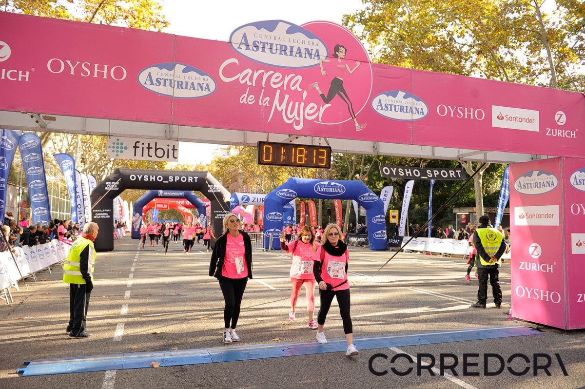 Llegada de la Carrera de la Mujer de Barcelona (ARCO IZQUIERDO 53)