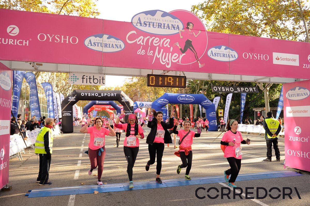 Llegada de la Carrera de la Mujer de Barcelona (ARCO IZQUIERDO 54)