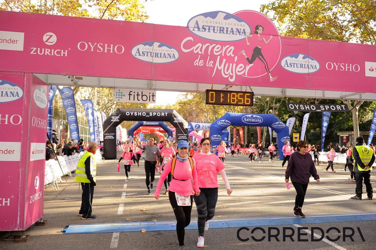 Llegada de la Carrera de la Mujer de Barcelona (ARCO IZQUIERDO 54)