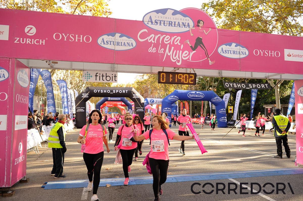 Llegada de la Carrera de la Mujer de Barcelona (ARCO IZQUIERDO 54)