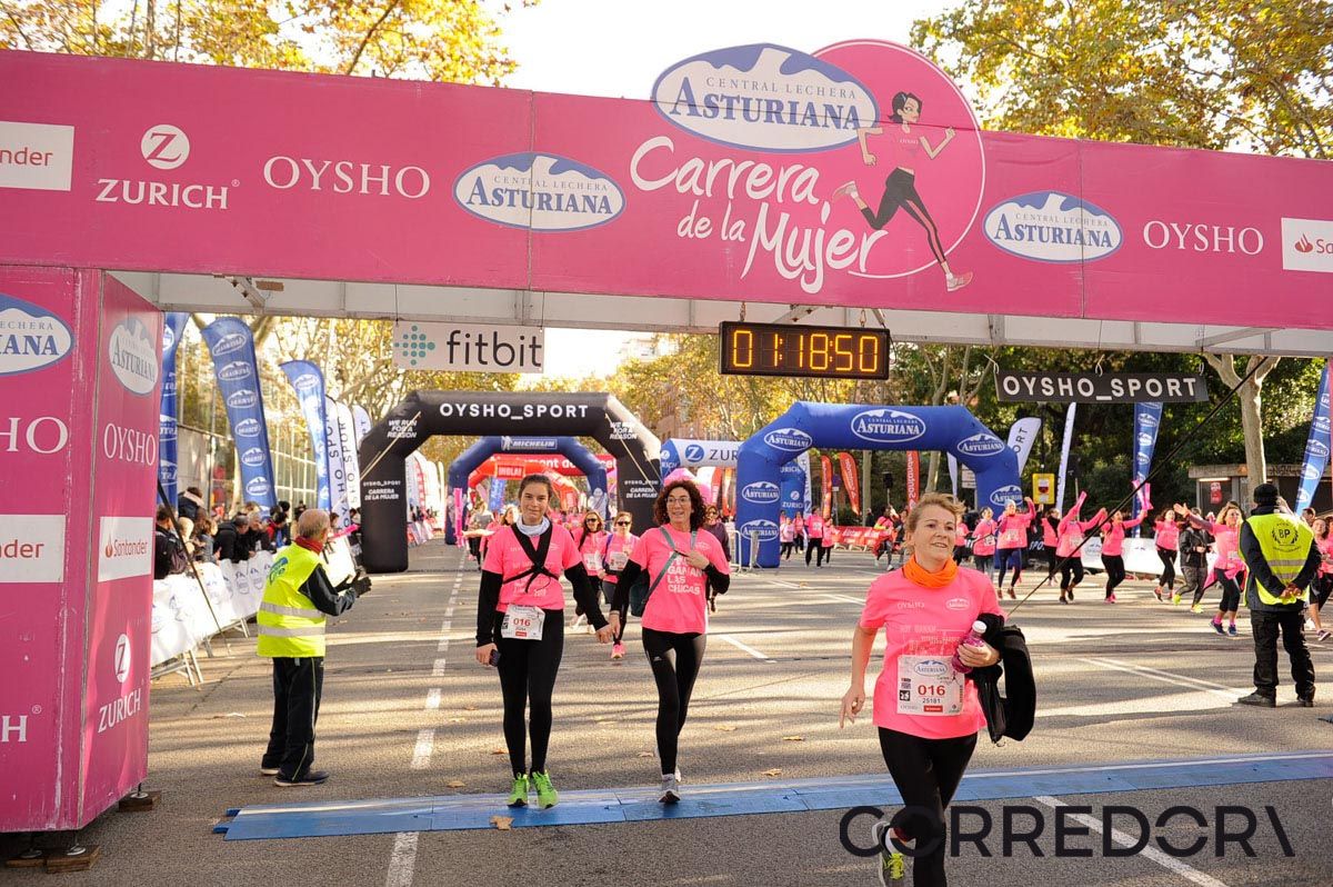 Llegada de la Carrera de la Mujer de Barcelona (ARCO IZQUIERDO 53)