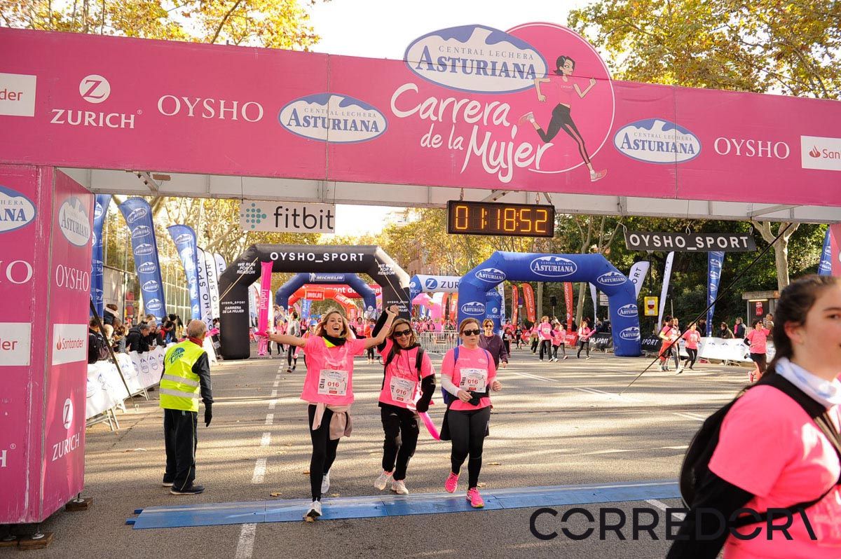 Llegada de la Carrera de la Mujer de Barcelona (ARCO IZQUIERDO 53)