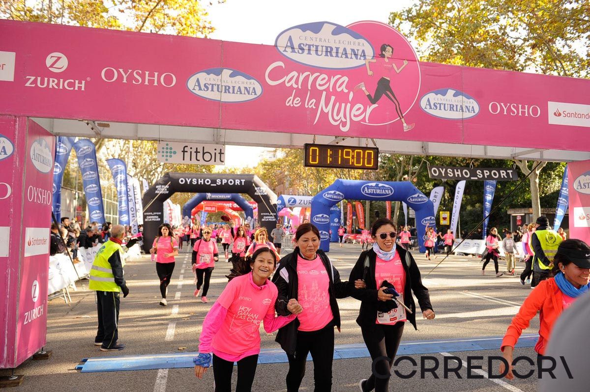 Llegada de la Carrera de la Mujer de Barcelona (ARCO IZQUIERDO 54)