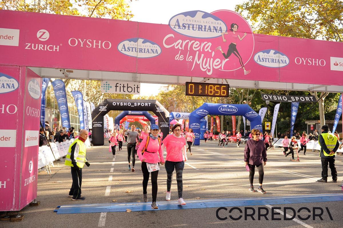 Llegada de la Carrera de la Mujer de Barcelona (ARCO IZQUIERDO 53)
