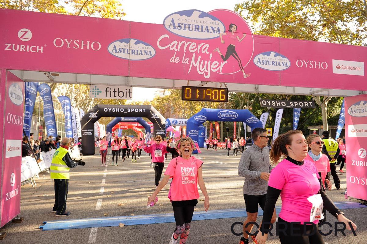 Llegada de la Carrera de la Mujer de Barcelona (ARCO IZQUIERDO 54)