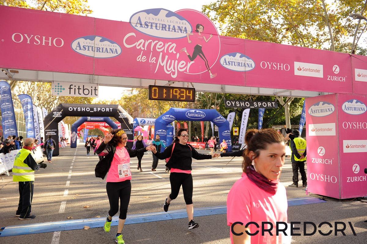 Llegada de la Carrera de la Mujer de Barcelona (ARCO IZQUIERDO 55)