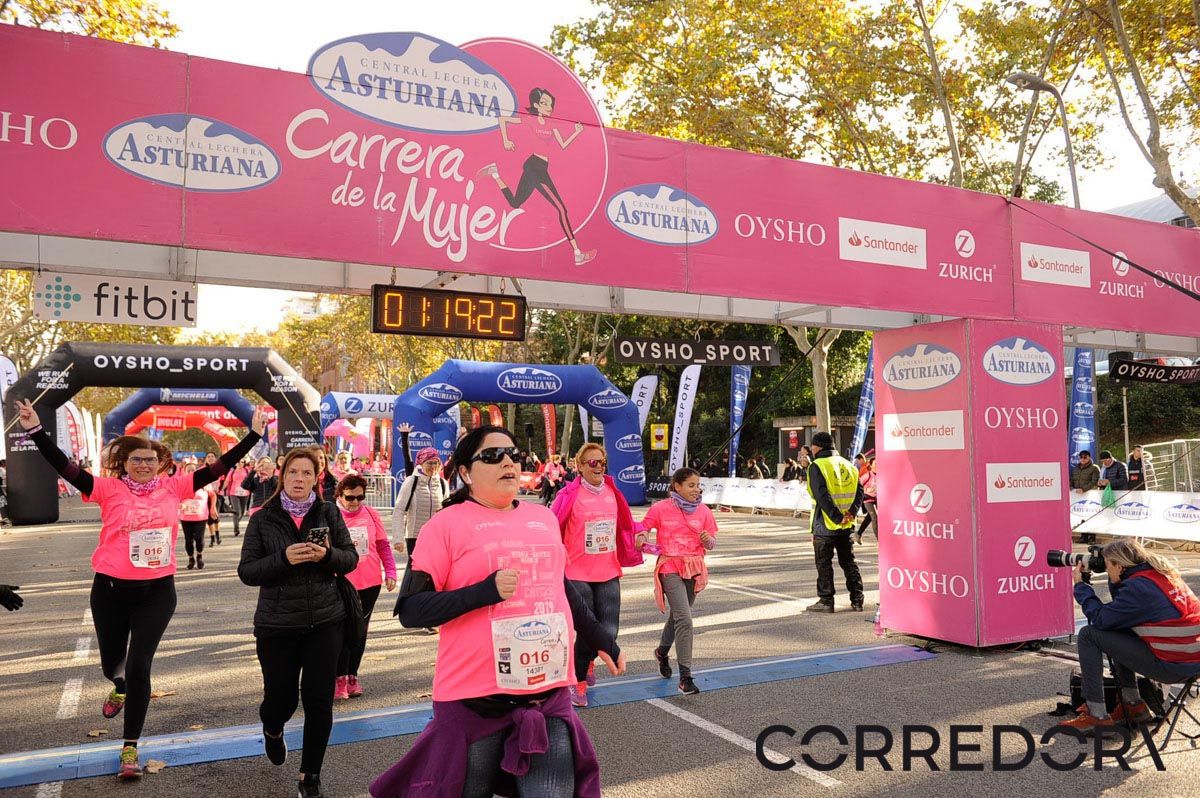 Llegada de la Carrera de la Mujer de Barcelona (ARCO IZQUIERDO 54)