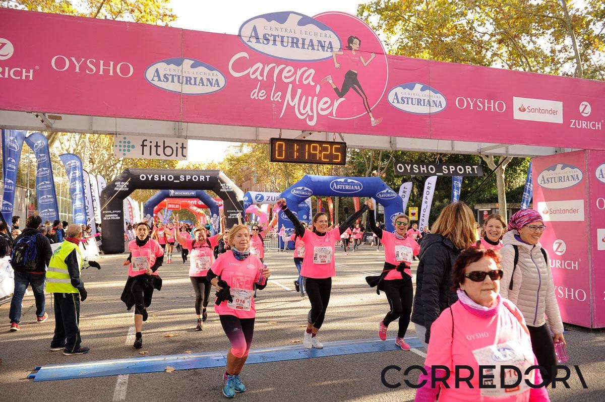 Llegada de la Carrera de la Mujer de Barcelona (ARCO IZQUIERDO 55)