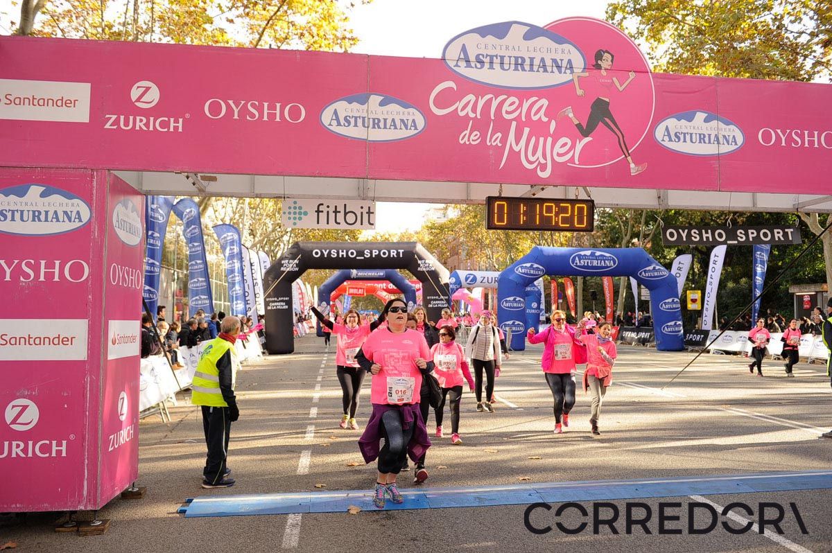 Llegada de la Carrera de la Mujer de Barcelona (ARCO IZQUIERDO 54)